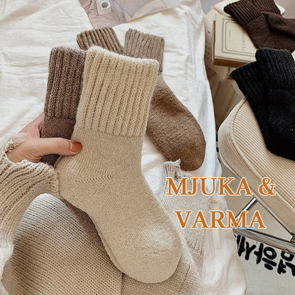 🧦 Värmande Ullstrumpor i Mellanhöjd